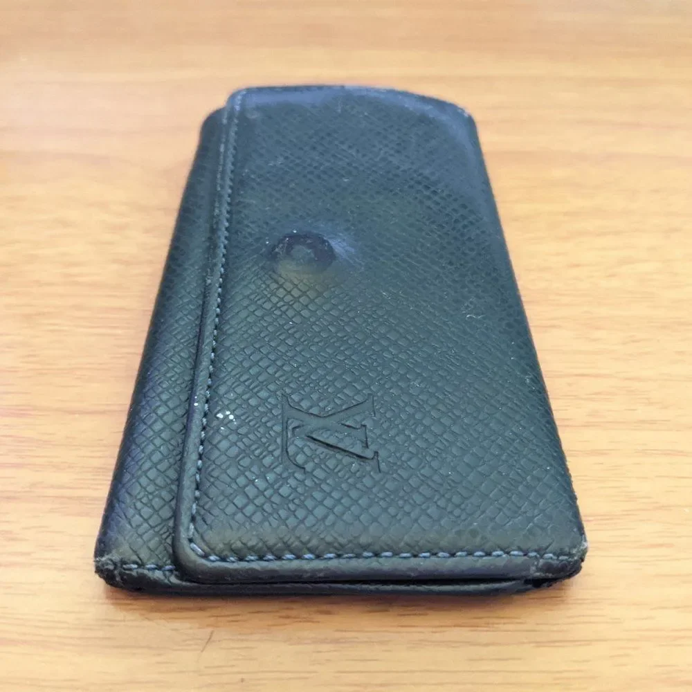 Louis Vuitton Taiga Key Holder/Wallet #717***